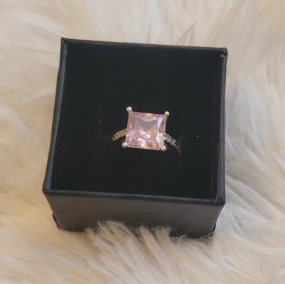14 K Pink Princess Cut Solitaire Ring EUC Stamped - Picture 4 of 6